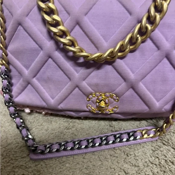 Chanel 19 fabric Lavender Quilted Shoulder Bag with Gold Chain - Picture 9 of 16